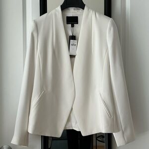 Women’s size 6 Banana Republic tailored white blazer. Machine washable. NWT.